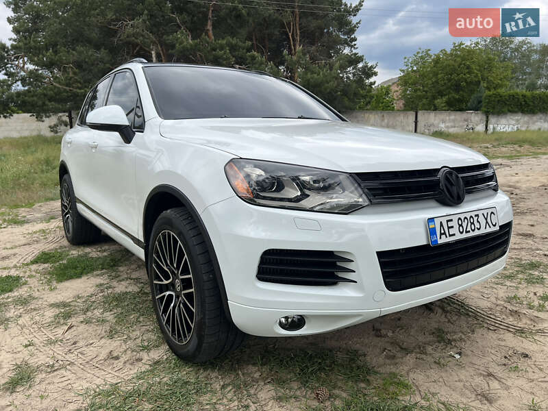 Внедорожник / Кроссовер Volkswagen Touareg 2011 в Днепре