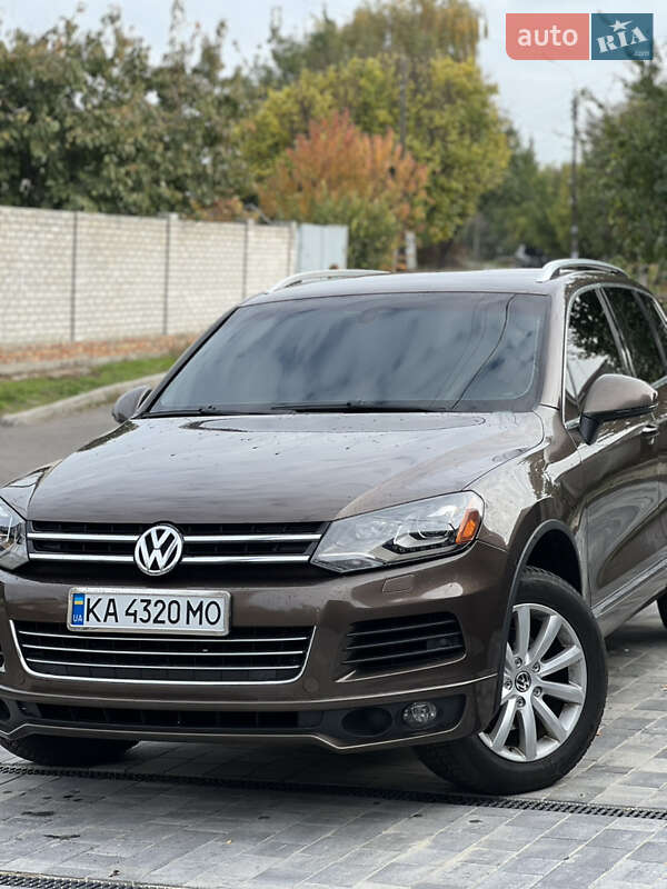 Внедорожник / Кроссовер Volkswagen Touareg 2010 в 