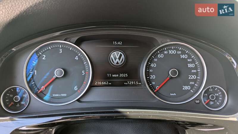 Внедорожник / Кроссовер Volkswagen Touareg 2013 в Львове