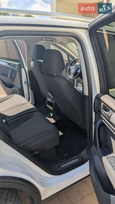 Внедорожник / Кроссовер Volkswagen Touareg 2013 в Львове