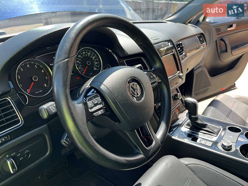 Позашляховик / Кросовер Volkswagen Touareg 2013 в Києві