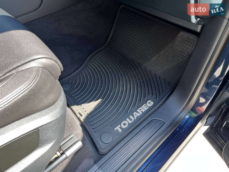 Позашляховик / Кросовер Volkswagen Touareg 2013 в Києві