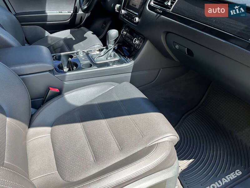 Позашляховик / Кросовер Volkswagen Touareg 2013 в Києві