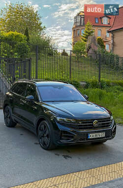 Позашляховик / Кросовер Volkswagen Touareg 2024 в 