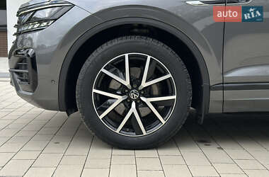 Позашляховик / Кросовер Volkswagen Touareg 2021 в 