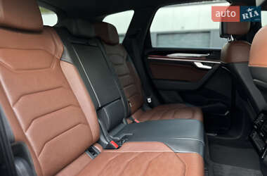 Позашляховик / Кросовер Volkswagen Touareg 2021 в 