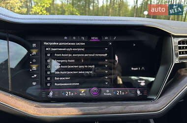 Позашляховик / Кросовер Volkswagen Touareg 2021 в 
