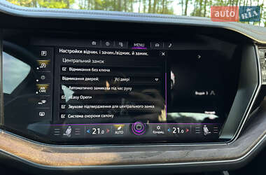 Позашляховик / Кросовер Volkswagen Touareg 2021 в 