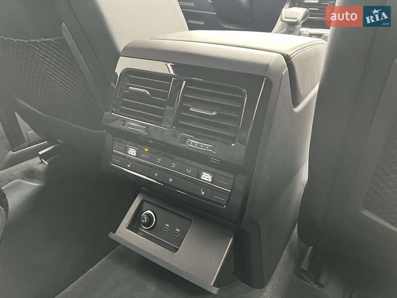Позашляховик / Кросовер Volkswagen Touareg 2024 в Хмельницькому
