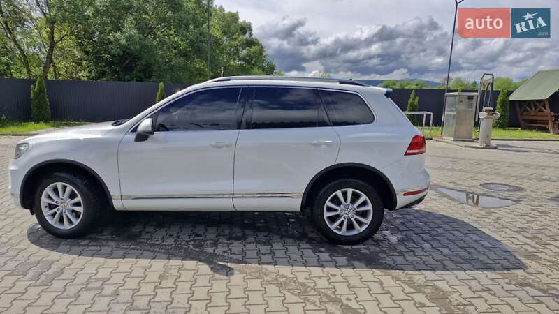 Позашляховик / Кросовер Volkswagen Touareg 2015 в Іршаві