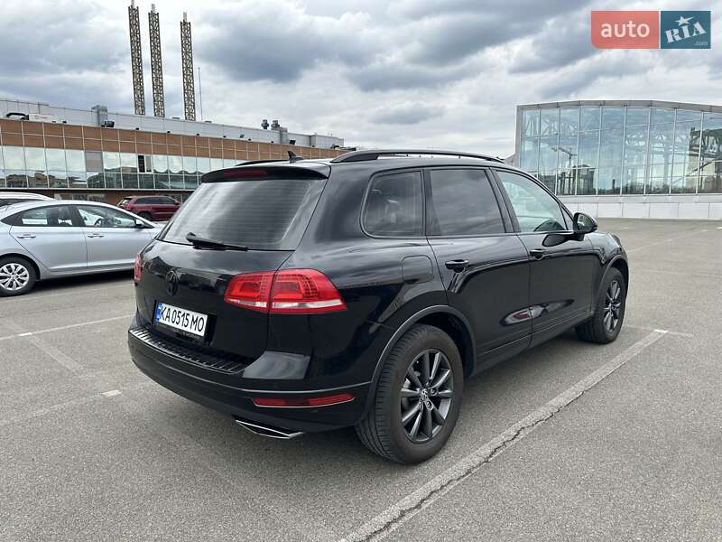 Позашляховик / Кросовер Volkswagen Touareg 2017 в Києві