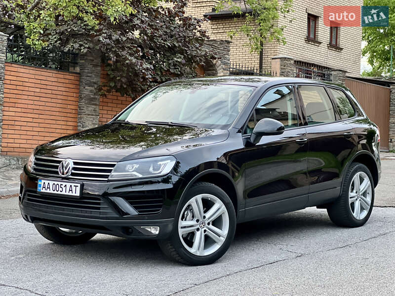 Внедорожник / Кроссовер Volkswagen Touareg 2015 в 