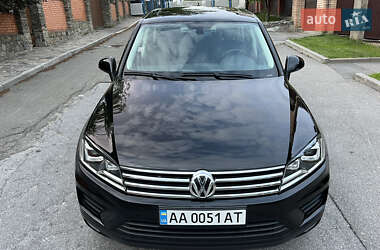 Внедорожник / Кроссовер Volkswagen Touareg 2015 в 