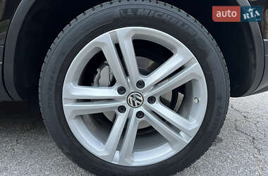 Внедорожник / Кроссовер Volkswagen Touareg 2015 в 