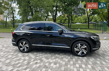Позашляховик / Кросовер Volkswagen Touareg 2019 в 