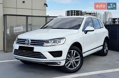 Внедорожник / Кроссовер Volkswagen Touareg 2015 в Киеве