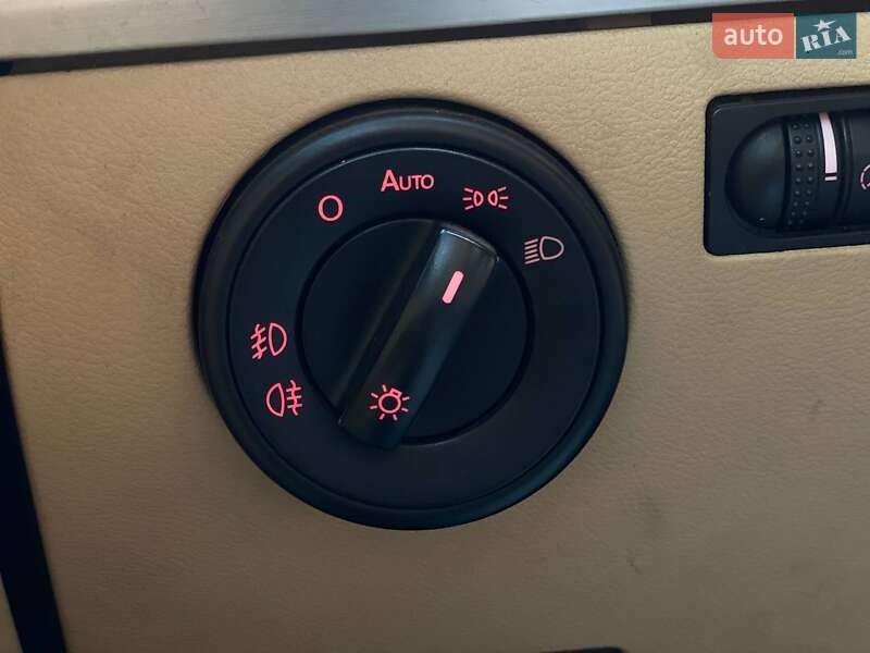 Внедорожник / Кроссовер Volkswagen Touareg 2008 в Киеве