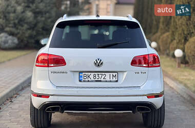 Позашляховик / Кросовер Volkswagen Touareg 2015 в 