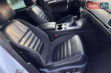 Позашляховик / Кросовер Volkswagen Touareg 2015 в 