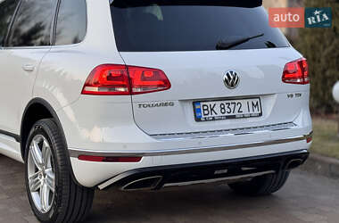 Позашляховик / Кросовер Volkswagen Touareg 2015 в 