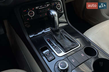 Внедорожник / Кроссовер Volkswagen Touareg 2010 в 