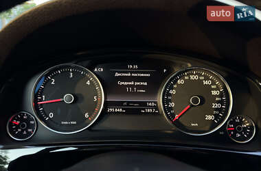 Внедорожник / Кроссовер Volkswagen Touareg 2010 в 