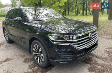 Внедорожник / Кроссовер Volkswagen Touareg 2021 в 