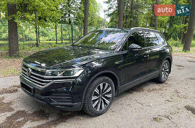 Внедорожник / Кроссовер Volkswagen Touareg 2021 в 