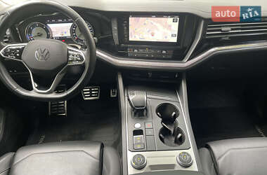 Внедорожник / Кроссовер Volkswagen Touareg 2021 в 