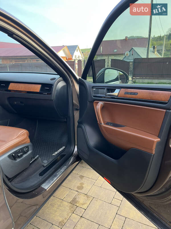 Внедорожник / Кроссовер Volkswagen Touareg 2014 в Славском