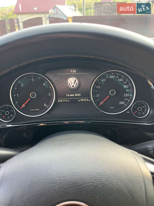 Внедорожник / Кроссовер Volkswagen Touareg 2014 в Славском