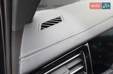 Внедорожник / Кроссовер Volkswagen Touareg 2018 в 