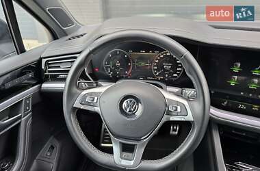 Внедорожник / Кроссовер Volkswagen Touareg 2018 в 