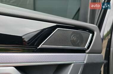 Внедорожник / Кроссовер Volkswagen Touareg 2018 в 
