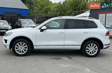 Внедорожник / Кроссовер Volkswagen Touareg 2014 в Львове
