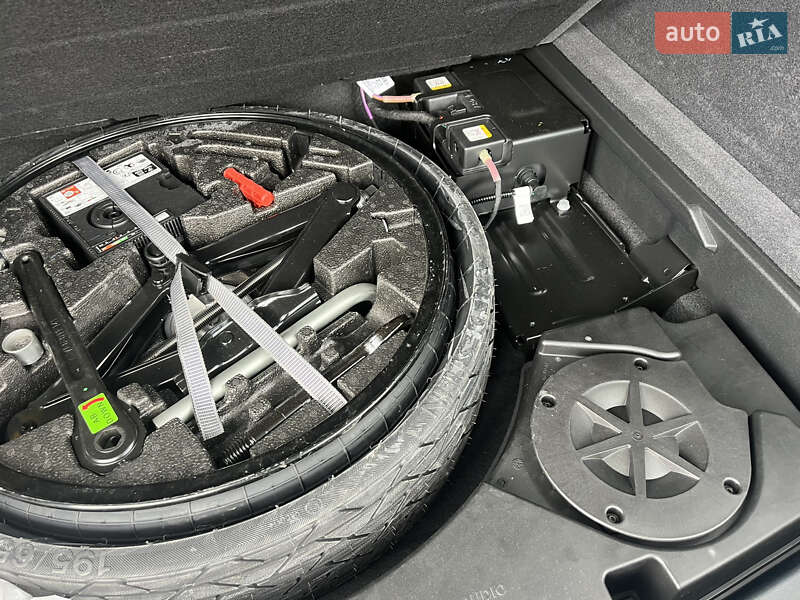 Позашляховик / Кросовер Volkswagen Touareg 2024 в Хмельницькому