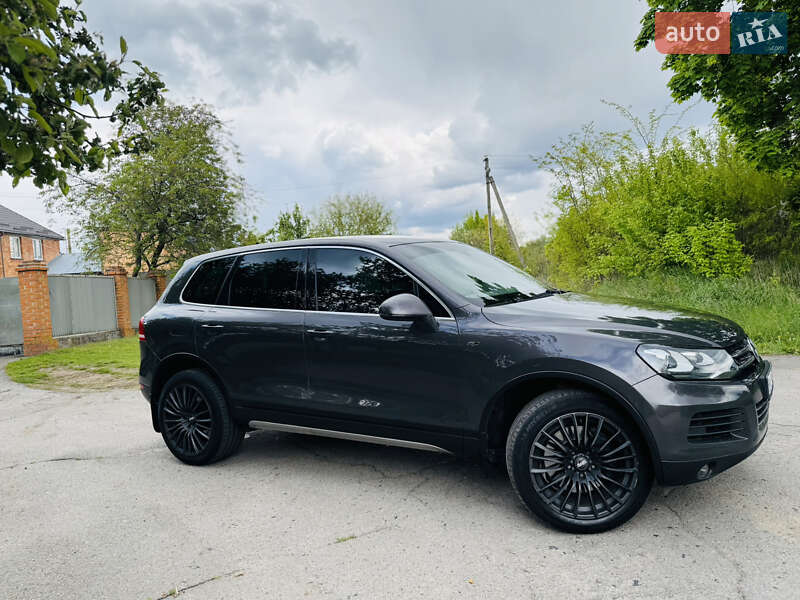Внедорожник / Кроссовер Volkswagen Touareg 2012 в 