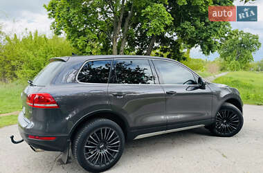 Внедорожник / Кроссовер Volkswagen Touareg 2012 в 