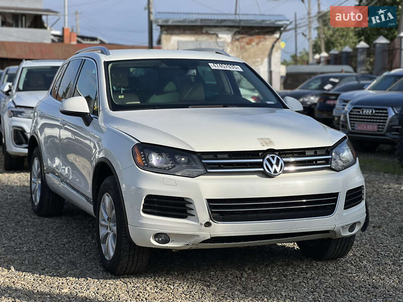 Позашляховик / Кросовер Volkswagen Touareg 2011 в 