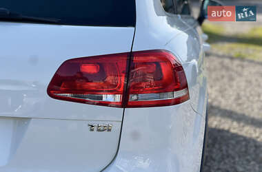 Позашляховик / Кросовер Volkswagen Touareg 2011 в 