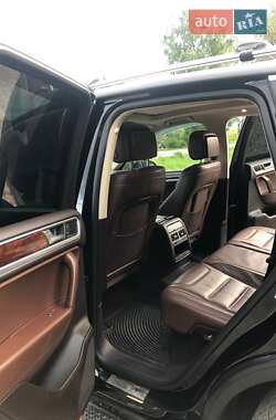 Внедорожник / Кроссовер Volkswagen Touareg 2013 в 