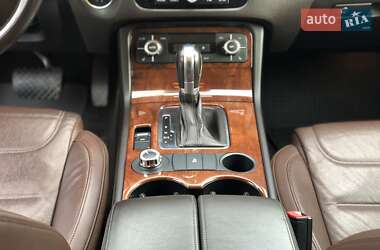 Внедорожник / Кроссовер Volkswagen Touareg 2013 в 