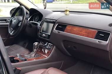 Внедорожник / Кроссовер Volkswagen Touareg 2013 в 