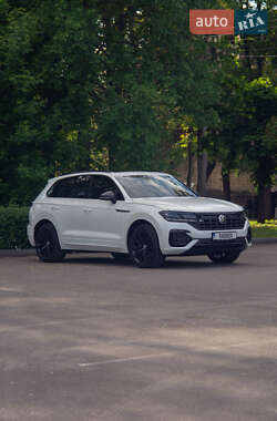 Внедорожник / Кроссовер Volkswagen Touareg 2018 в 