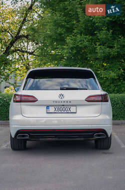 Внедорожник / Кроссовер Volkswagen Touareg 2018 в 