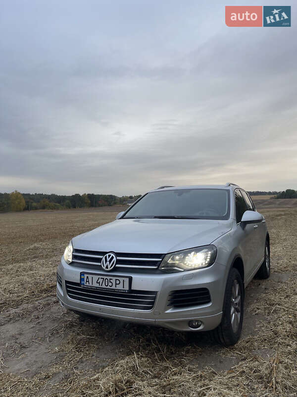 Внедорожник / Кроссовер Volkswagen Touareg 2012 в Фастове