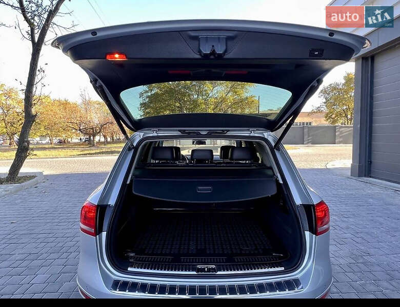 Внедорожник / Кроссовер Volkswagen Touareg 2012 в Фастове