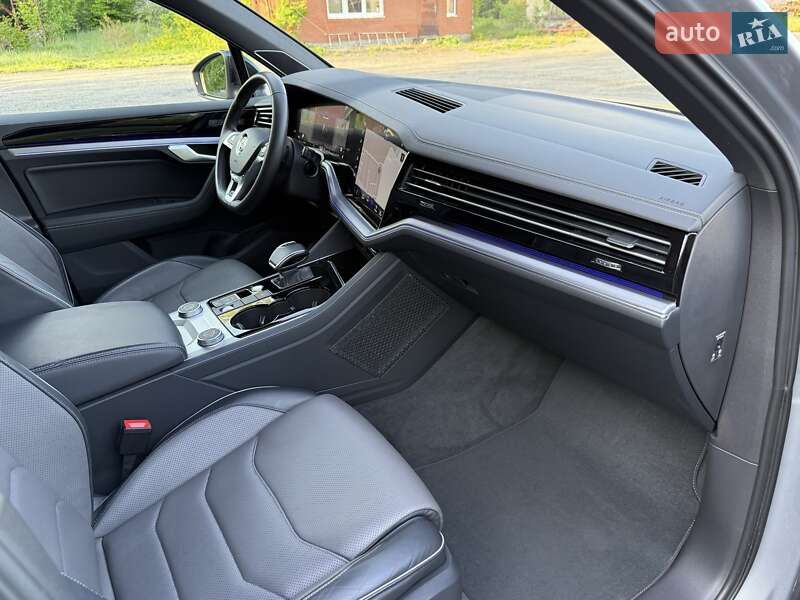 Позашляховик / Кросовер Volkswagen Touareg 2020 в Гнівані