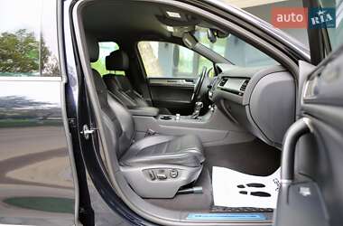 Внедорожник / Кроссовер Volkswagen Touareg 2016 в 