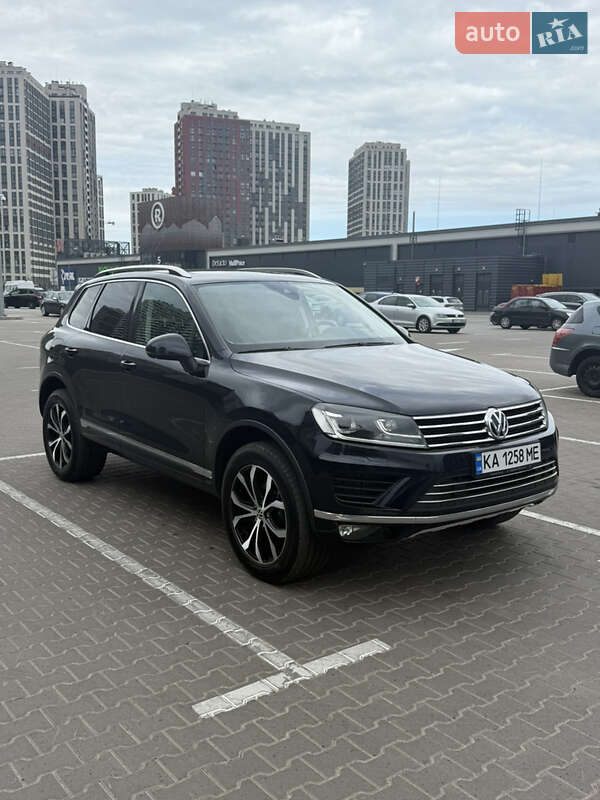 Позашляховик / Кросовер Volkswagen Touareg 2014 в 